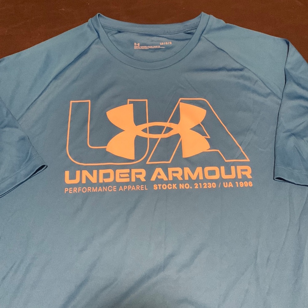 Men’s Under Armour performance tee